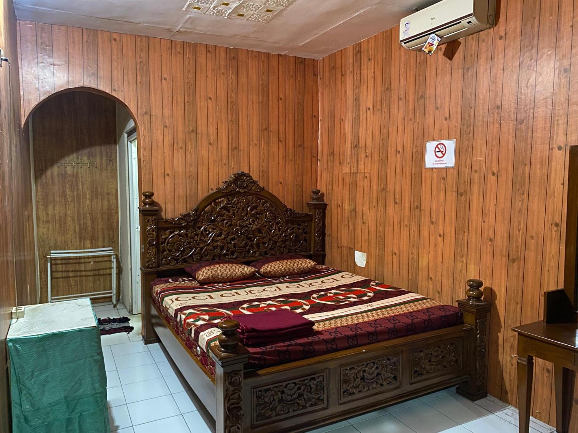Parikesit Guest House Γιογκιακάρτα Εξωτερικό φωτογραφία