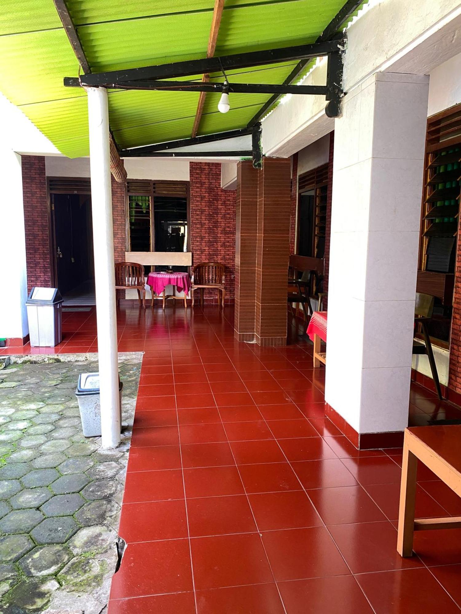 Parikesit Guest House Γιογκιακάρτα Εξωτερικό φωτογραφία