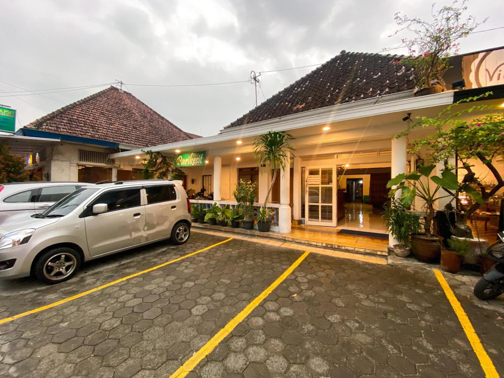Parikesit Guest House Γιογκιακάρτα Εξωτερικό φωτογραφία